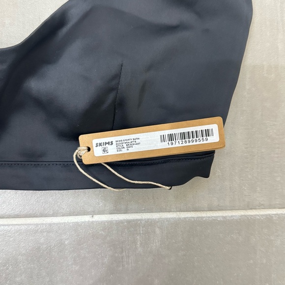 SKIMS Sporty Satin Scoop Bralette - Onyx - Picture 5 of 6